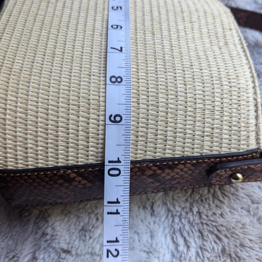 Beige and brown faux straw and snake print bucket bag - Picture 3 of 8